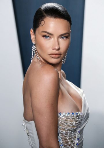 Голая Адриана Лима